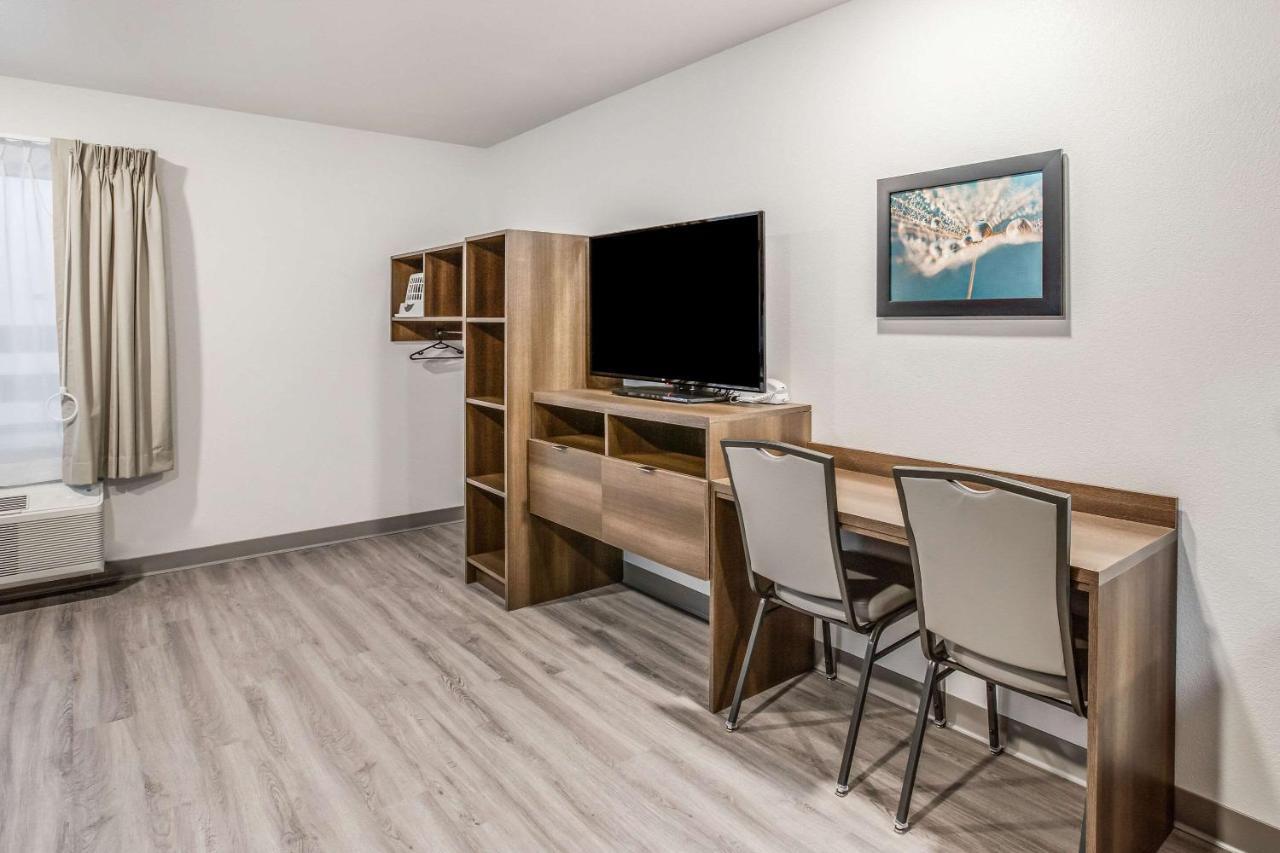 WoodSpring Suites Detroit Farmington Hills Buitenkant foto