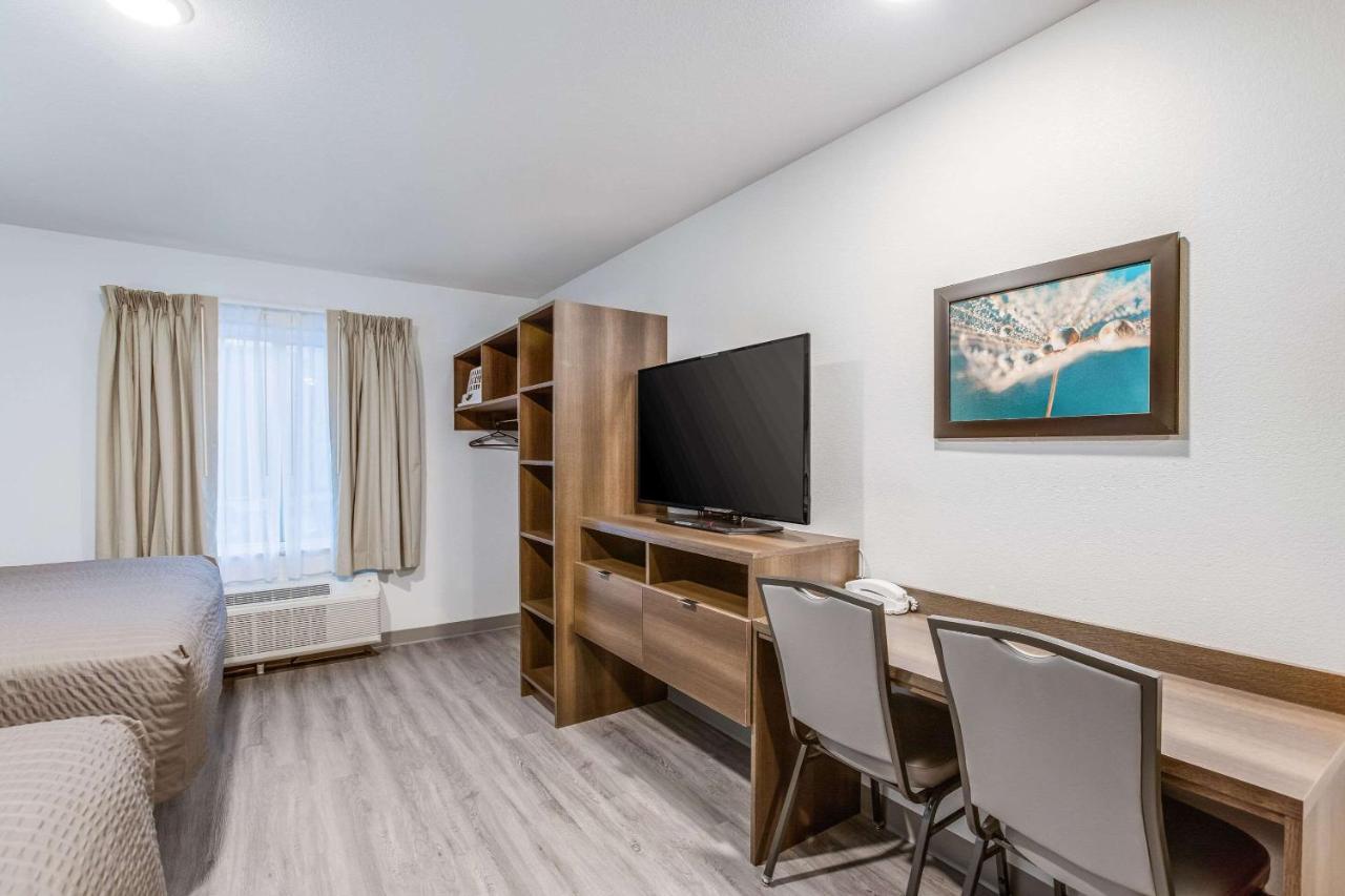 WoodSpring Suites Detroit Farmington Hills Buitenkant foto