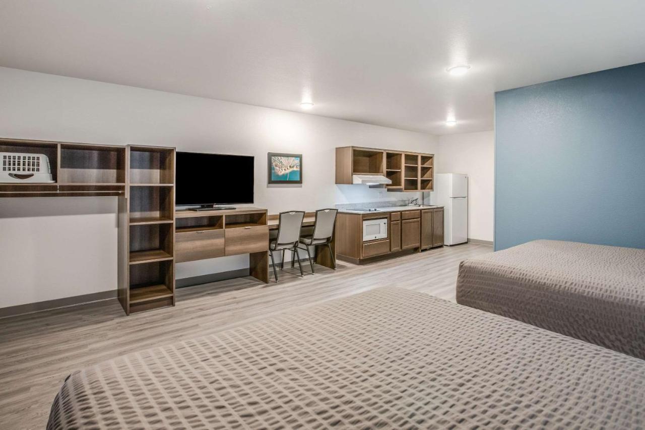 WoodSpring Suites Detroit Farmington Hills Buitenkant foto