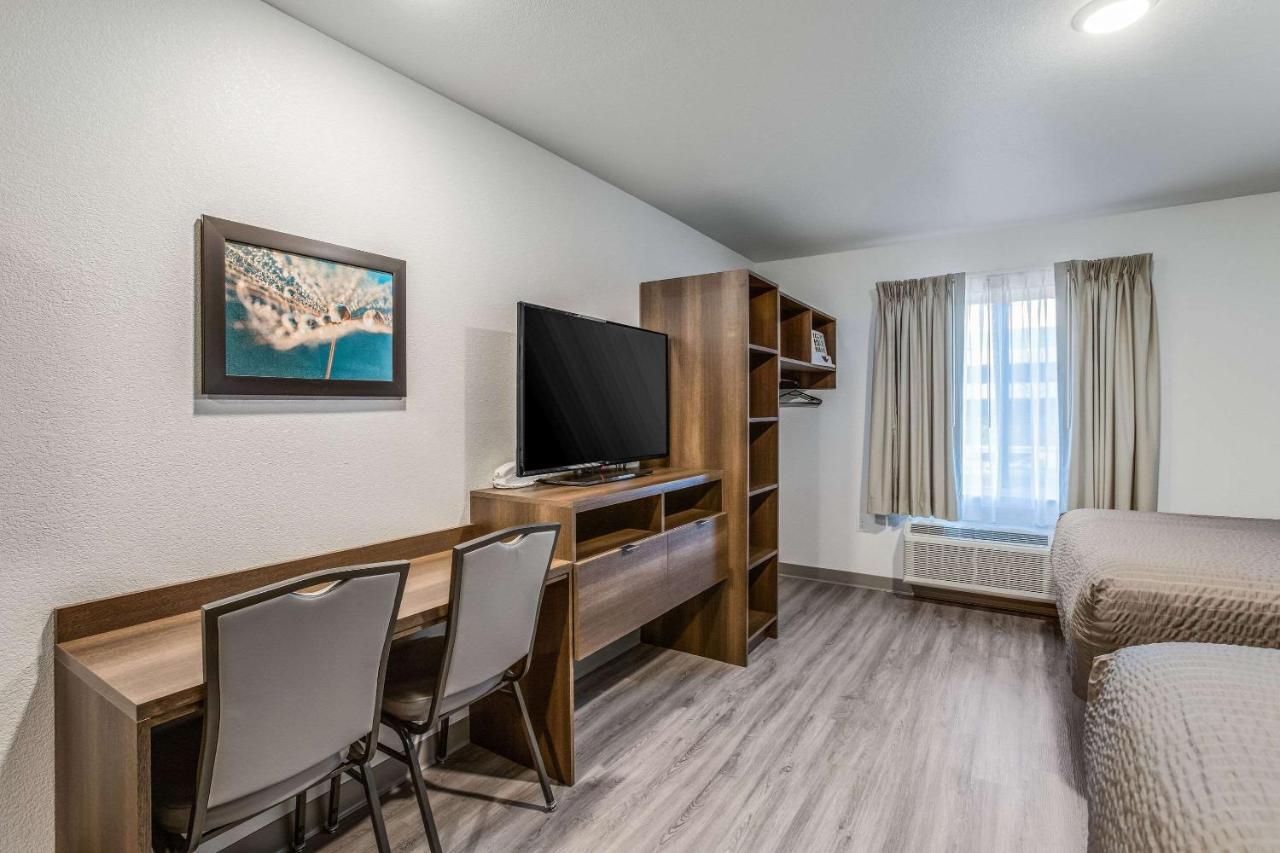 WoodSpring Suites Detroit Farmington Hills Buitenkant foto