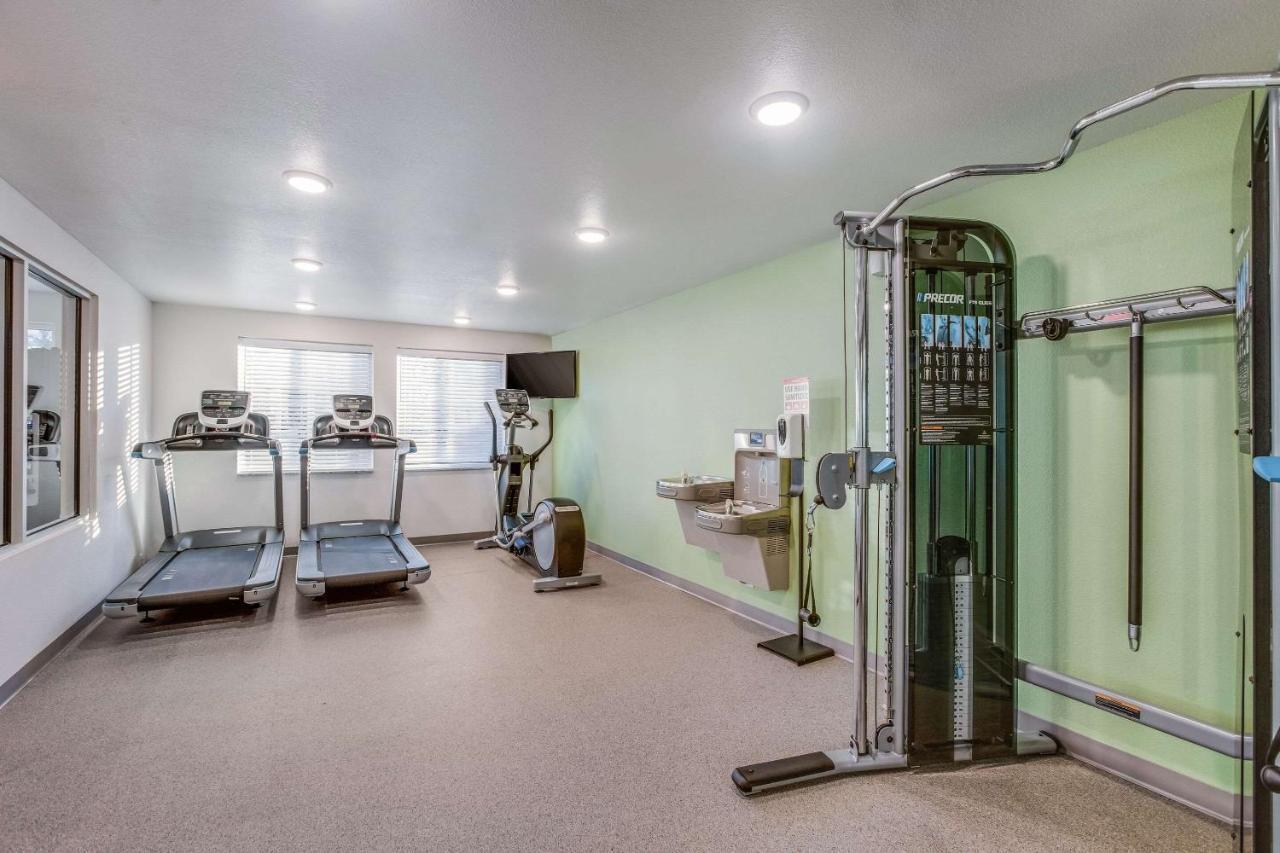 WoodSpring Suites Detroit Farmington Hills Buitenkant foto