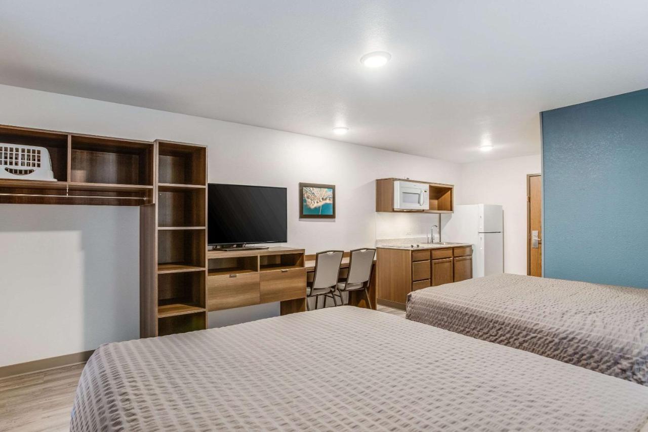 WoodSpring Suites Detroit Farmington Hills Buitenkant foto