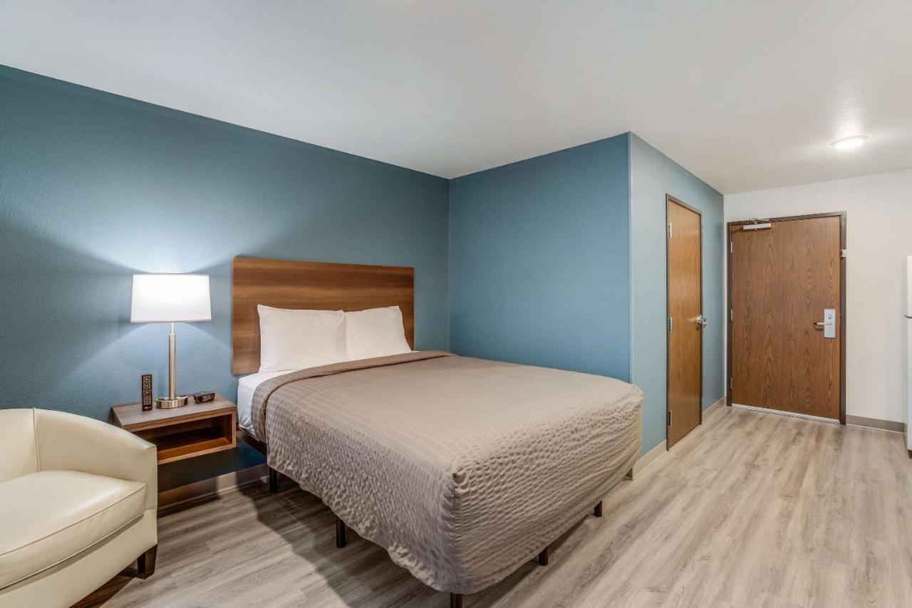 WoodSpring Suites Detroit Farmington Hills Buitenkant foto